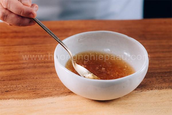 Nước chấm bánh bột lọc vị mặn ngọt vừa phải