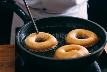 2 Cách làm bánh Donut chiên và nướng ngon khó cưỡng