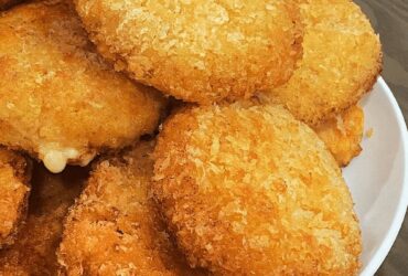 Cách Làm Bánh Gà Phô Mai Béo Ngậy Thơm Lừng Tại Nhà