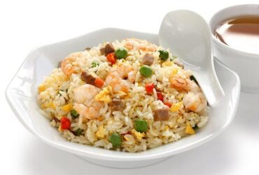 Cách làm cơm chiên Dương Châu vàng, giòn ngon, chuẩn vị