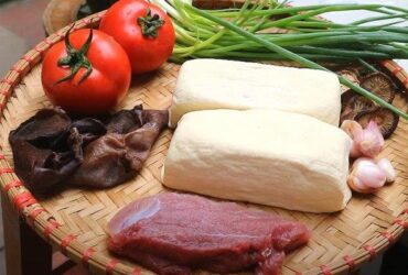 3 cách làm đậu nhồi thịt rán sốt cà chua đơn giản mà siêu ngon