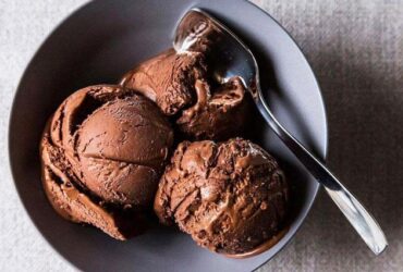 Mách bạn 2 cách làm kem socola ngọt ngào, mát lạnh, hấp dẫn