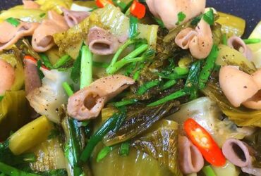 Cách Làm Lòng Xào Dưa Chua Giòn Hấp Dẫn