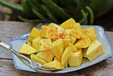 Cách Làm Xoài Lắc Muối Ớt Đơn Giản Nhưng Hấp Dẫn